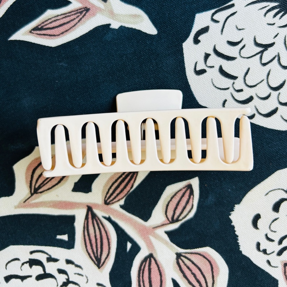 Nude Colored Rectangle Claw Clip Set of Three - Picture 4 of 11